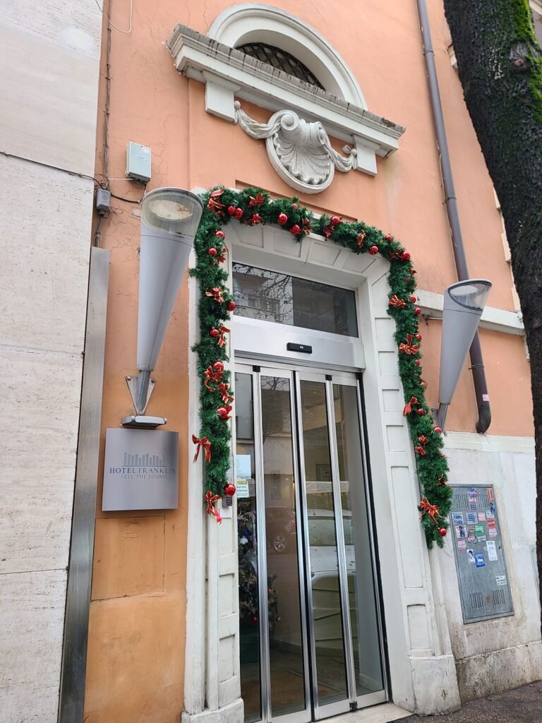 Entrance of Hotel Franklin Feel The Sound in Rome