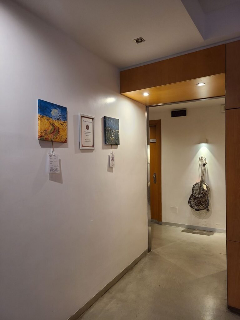 Hallway inside Hotel Franklin Feel The Sound in Rome