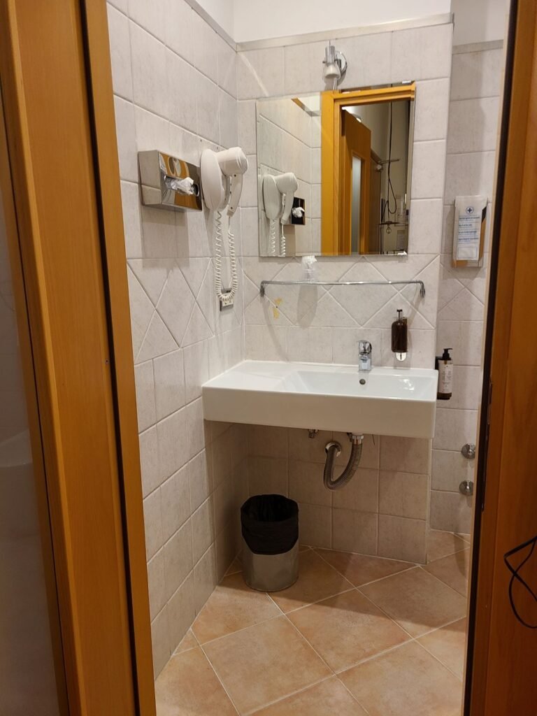 Bathroom at Hotel Franklin Feel The Sound in Rome