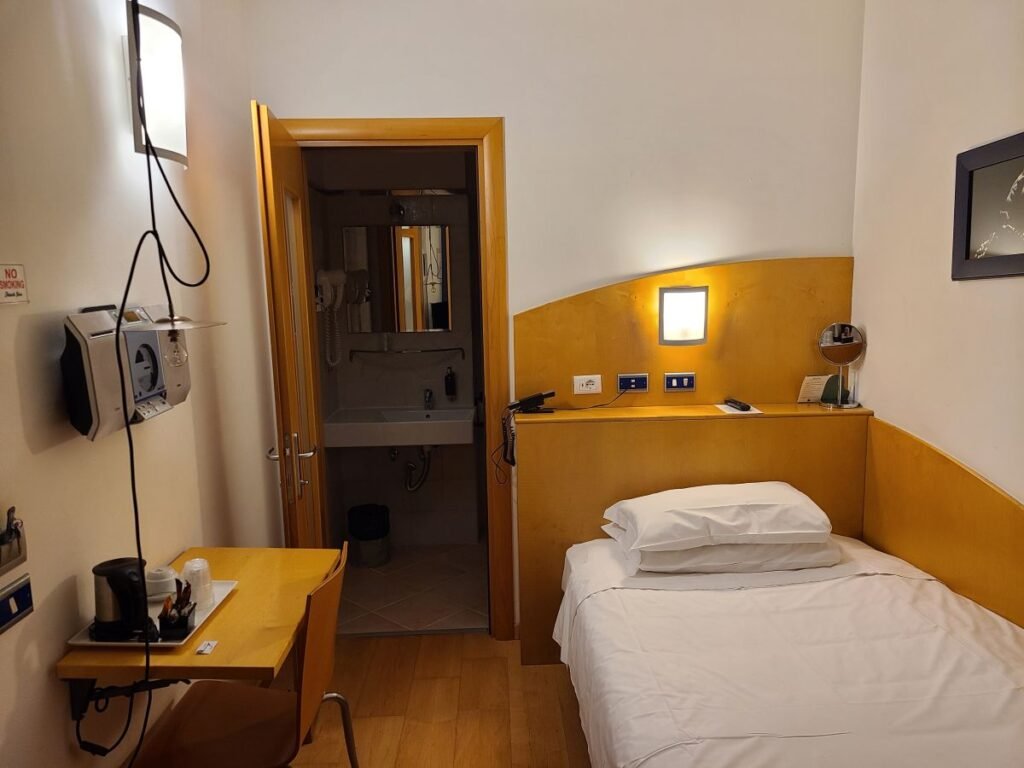 Guest room at Hotel Franklin Feel The Sound in Rome