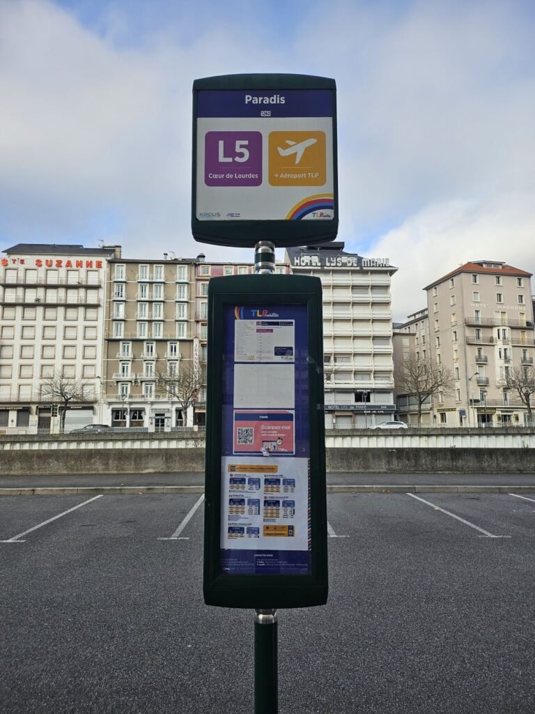 L5 bus stop near Paradis in Lourdes